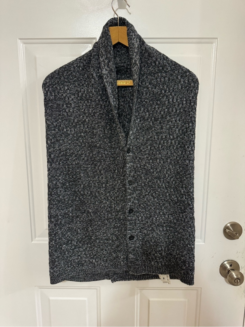 Bench convertible  7 way scarf
Marled Gray Knit Buttoned